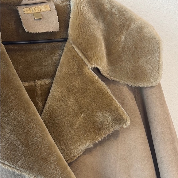 Wilson’s Leather Women's Tan faux Shearling Jacket Medium - Picture 3 of 7